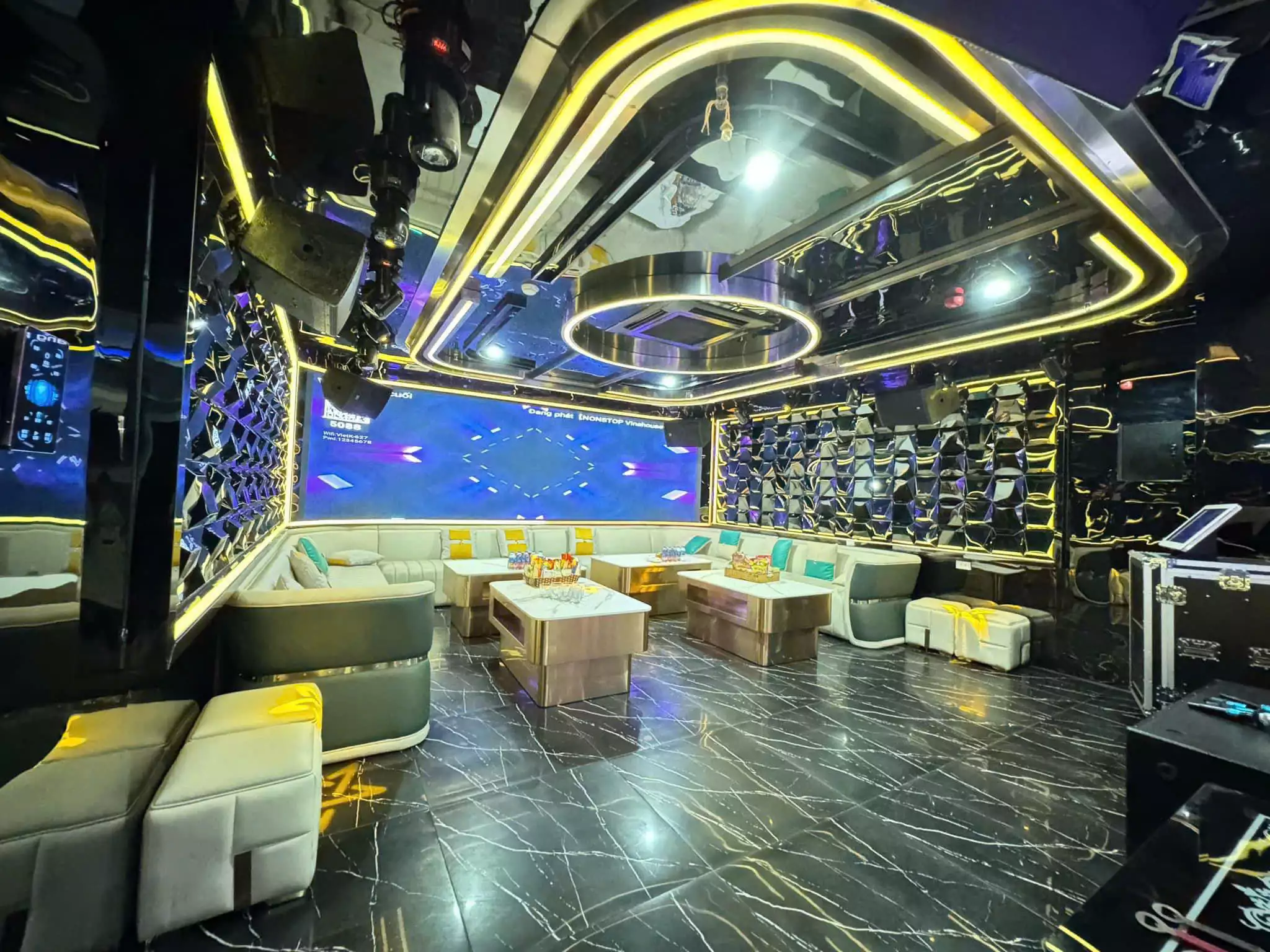 karaoke TITAN KTV