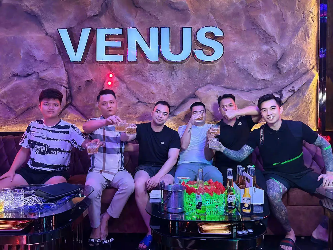 VENUS LOUNGE
