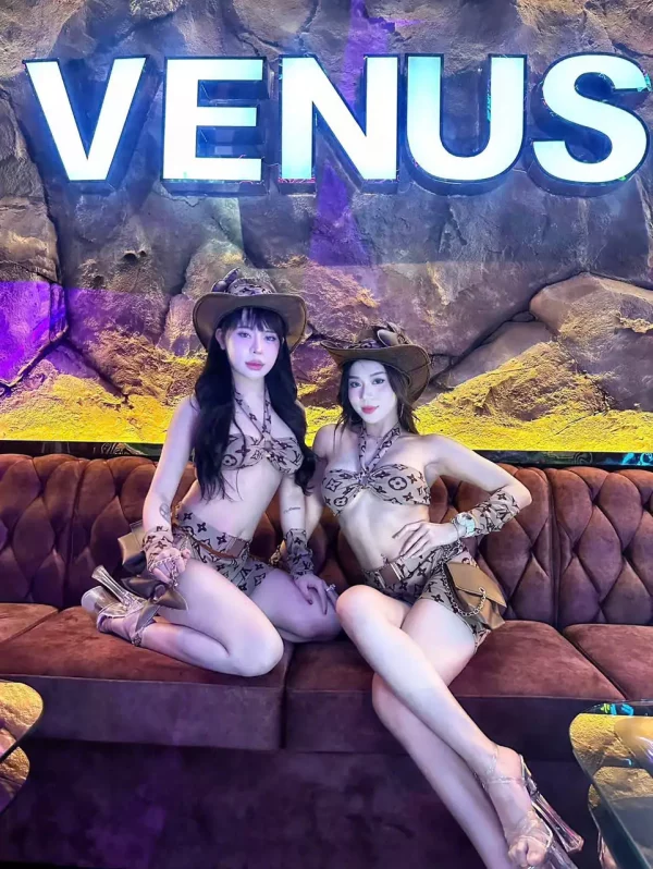 VENUS LOUNGE